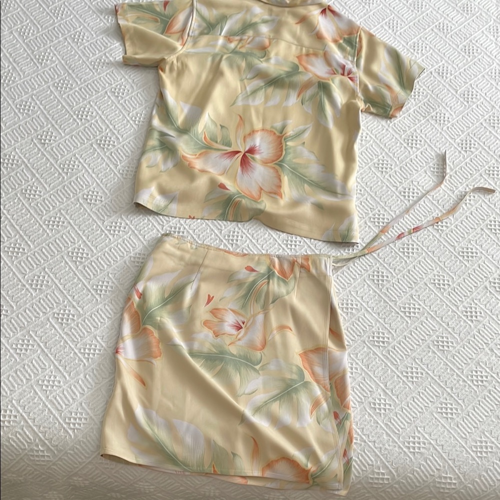 100% silk Tommy Bahama Two Piece Set wrap skirt blouse top button down set - Picture 16 of 16